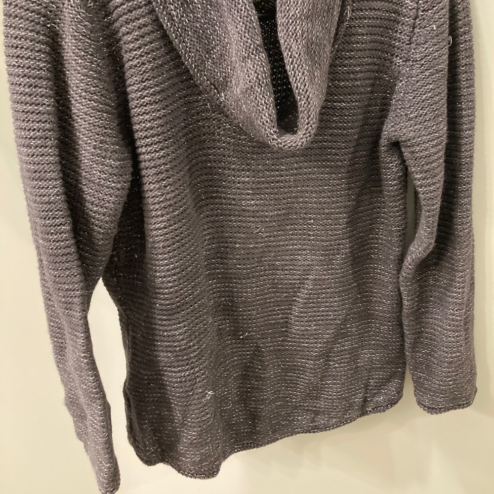 “Pure Handknit” Putorì dark gray sparkly sweater